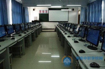岳阳市新青年职业技术学校计算机教室